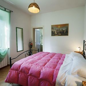 Camera con letto king size